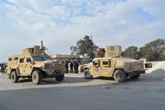 Lực lượng Dân chủ Syria (SDF) tuần tra trên đường phố tại Hasakeh, Syria, ngày 23/1/2022. (Ảnh: AFP/ TTXVN)