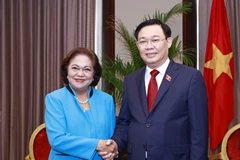 Chủ tịch Quốc hội Vương Đình Huệ tiếp bà Agnes VST Devanadera, Chủ tịch kiêm Giám đốc điều hành Tập đoàn Phát triển Đặc khu Clark. (Ảnh: Doãn Tấn/TTXVN)