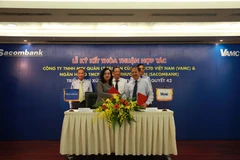 Lãnh đạo hai bên tham gia ký kết. (Nguồn: Sacombank)