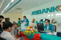 Giao dịch tại ABBANK. (Nguồn: ABBANK)