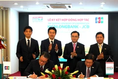 Lãnh đạo hai bên tham gia ký kết. (Nguồn: Kienlongbank)