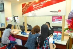 Giao dịch tại DongA bank. (Nguồn: DongA Bank)