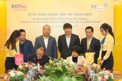 Lãnh đạo hai bên tham gia ký kết. (Nguồn: PVcomBank)