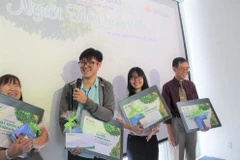 Những học sinh xuất sắc của cuộc thi đã được trao giải thưởng. (Nguồn: VPBank)