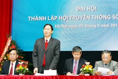 Ông Nguyễn Anh Tuấn điều khiển Đại hội của Hội truyền thông số. (Ảnh: Minh Tú/TTXVN)