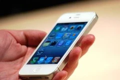 iPhone 4 màu trắng được VinaPhone bán bằng giá iPhone 4 màu đen. (Nguồn: Internet)
