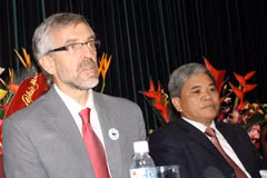"Việc thu hồi cẩm nang được tiến hành càng sớm càng tốt," ông Mark Powell. (Ảnh: Trung Hiền/Vietnam+)