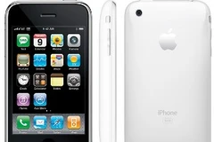 "Táo" iPhone chính hãng đang được các nhà mạng rao bán với giá... "dưới đất" kèm điều khoản. (Ảnh: Internet)