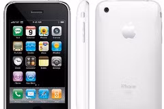 "Táo" iPhone chính hãng đang được các nhà mạng rao bán với giá... "dưới đất" kèm điều khoản. (Ảnh: Internet)