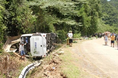 Hiện trường vụ tai nạn thảm khốc làm 15 người chết tại Quảng Bình. (Ảnh: Văn Tý/TTXVN) 
