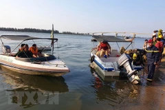 Lực lượng tìm kiếm cứu hộ, cứu nạn tỉnh Quảng Nam triển khai tìm kiếm các nạn nhân trong vụ lật thuyền trên sông Thu Bồn bị mất tích vào ngày 8/5 vừa qua. (Ảnh: Trần Tĩnh/TTXVN)
