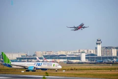 Các hãng hàng không sẽ tiếp tục có chính sách hỗ trợ đổi vé máy bay cho hành khách do ảnh hưởng của dịch bệnh COVID-19. (Ảnh: Hoàn Thu/Vietnam+)