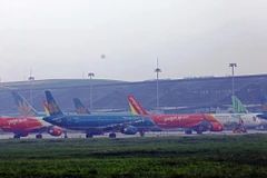 Các hãng hàng không vẫn chưa thể mở lại bay quốc tế do chờ ban hành bộ quy trình cách ly thống nhất. (Ảnh: Huy Hùng/Vietnam+)