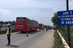 Khi sửa chữa mặt cầu Thăng Long, các cơ quan chức năng sẽ thực hiện phân luồng phương tiện nhằm phục vụ thi công dự án. (Ảnh: Việt Hùng/Vietnam+)