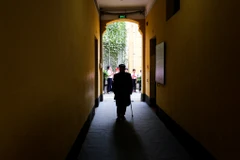 Với trên 250 hình ảnh, tài liệu, hiện vật được giới thiệu trong trưng bày chuyên đề sẽ giúp người xem tìm lại những ký ức của một thời đạn bom đầy bi thương nhưng hào hùng của quân và dân Hà Nội, Hải Phòng. (Ảnh: Minh Sơn/Vietnam+)