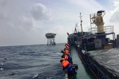 [Video] Những sợi dây nối Tết trên thềm lục địa phía Nam 