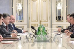 NATO: "Nhiều khả năng" Nga can thiệp quân sự vào Ukraine