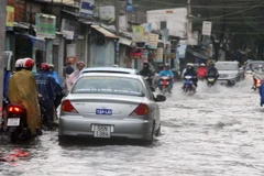Giao thông tại Thành phố Hồ Chí Minh hỗn loạn sau cơn mưa lớn