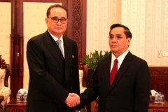 Đoàn các tổ chức quần chúng Quân đội Lào thăm Việt Nam