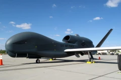 Nhật Bản quyết định mua 3 máy bay không người lái Global Hawk