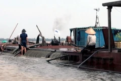 Doanh nghiệp ngang nhiên khai thác cát phớt lờ các quy định