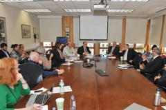 Các học giả tham dự một cuộc hội thảo về Biển Đông tại Mỹ. (Ảnh: Thanh Tuấn/TTXVN)