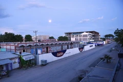 Quang cảnh vắng vẻ, tang thương ở Garissa sau vụ tấn công và khi lệnh giới nghiêm có hiệu lực. (Nguồn: THX/TTXVN)