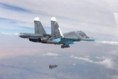 Máy bay chiến đấu Su-34 của Nga thả bom oanh tạc các mục tiêu IS tại Syria. (Nguồn: Reuters/TTXVN)