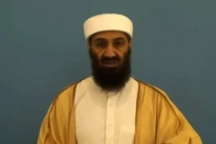 Trùm khủng bố Al-Qaeda Osama bin Laden xuất hiện trong một đoạn băng video. (Nguồn: AFP/TTXVN)