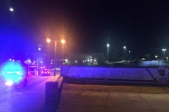 Cảnh sát phong tỏa con đường dẫn đến hiện trường vụ xả súng. (Nguồn: usatoday.com)