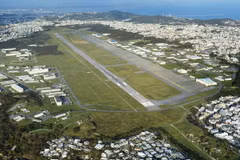 Căn cứ không quân Futenma tại Ginowan, tỉnh Okinawa tháng 9/2012. (Nguồn: Kyodo/TTXVN)