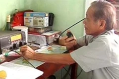 Linh mục sử dụng cả máy Icom, PowerPoint để tuyên truyền về kỳ bầu cử tới các giáo dân trong xứ. (Ảnh minh họa)