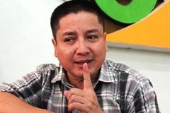 NSUT Chí Trung: "Để giữ mọi người ở lại với sân khấu tôi thà "giấy rách giữ lấy lề...". (Ảnh: Minh Minh/ Vietnam+)