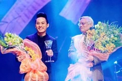 Niềm vui được tôn vinh Bài hát yêu thích 2012 của tác giả và ca sỹ "Chiếc khăn piêu" liệu có trọn vẹn??? (Ảnh: BTC)