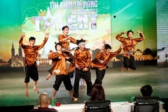 Nhóm Oxi Crew biến hóa trong điệu nhảy hip hop. (Ảnh: BTC)