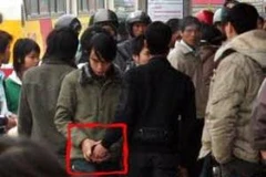 Cuối năm, những tên "đạo chích" chọn ngã tư công cộng để hành động. (Ảnh: Internet)