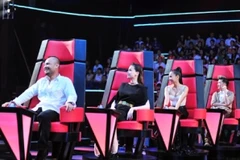 Hình ảnh đơn điệu của "bộ tứ" huấn luyện viên bị "đóng khung" trong một bộ trang phục. (Ảnh: Internet)