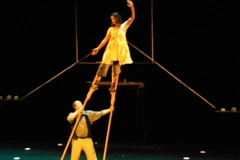 Các nghệ sỹ biểu diễn “Ở đây, bây giờ và nơi ấy” trên sân khấu. (Ảnh: BTC)