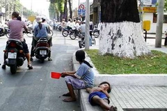 Nhiều năm nay, Hà Nội vẫn loay hoay đi tìm lời giải cho bài toán "sạch bóng" ăn xin. (Ảnh: Internet)