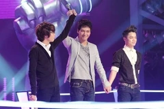 "Hoàng tử" Bùi Anh Tuấn đi tiếp sau màn đấu "một mất một còn" với người bạn thân... (Ảnh: Internet)