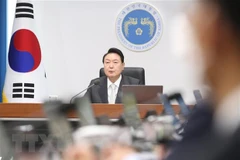 Tổng thống Hàn Quốc Yoon Suk-yeol chủ trì cuộc họp nội các tại Seoul ngày 12/5/2022. (Ảnh: Yonhap/TTXVN) 