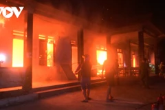 Vụ cháy bất ngờ xảy ra trong đêm. (Nguồn: VOV)