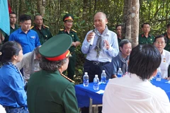 Ông Đoàn Văn Thiều (chú 4 Thiều), nhân chứng lịch sử tọa đàm ôn lại truyền thống cho tuổi trẻ TTXVN tại Bia Thông tấn xã Giải phóng. (Ảnh: Thanh Tân/TTXVN)