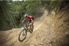 Các thành viên đội đua xe đạp địa hình Việt Nam hướng tới mục tiêu đạt thành tích cao. (Ảnh: Trọng Đạt/TTXVN)