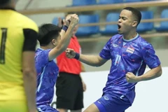 Cầu thủ Muhammad Osamanmusa (11, Thái Lan) ăn mừng bàn thắng nâng tỷ số lên 3-0. (Ảnh: Thanh Tùng/TTXVN)