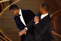 Will Smith thẳng tay tát Chris Rock trên sân khấu lễ trao giải Oscar