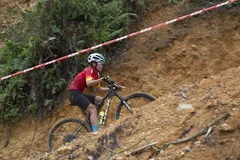 Sự nỗ lực trong thi đấu đã giúp vận động viên Đinh Thị Như Quỳnh vượt lên cán đích đầu tiên đoạt tấm huy chương vàng. (Ảnh: Trọng Đạt/TTXVN)