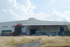 Công ty TNHH Cáp điện Việt Á đã bị thu hồi dự án từ năm 2015, nhưng đến nay vẫn cho các công ty khác thuê nhà xưởng sản xuất. (Ảnh: Quốc Dũng/TTXVN)