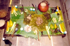 Mâm cúng trong lễ mừng cơm mới của người Xinh Mun ở Điện Biên. (Nguồn: Viện Văn hóa Nghệ thuật quốc gia Việt Nam)