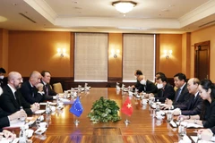 Quang cảnh buổi gặp gỡ của Chủ tịch nước Nguyễn Xuân Phúc và Chủ tịch Hội đồng châu Âu Charles Michel. (Ảnh: Thống Nhất/TTXVN) 